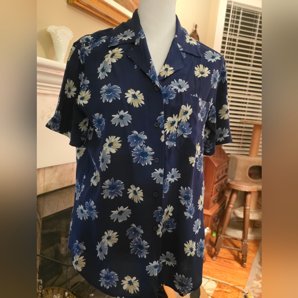Petite Sophisticate Size 6 Slate Blue Floral Blouse